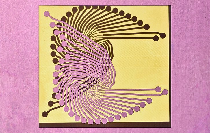 Removal of copper from double-sided PET film Dupont© CG 185018 E Doppelseitig bearbeitetes Flex-Material Dupont© CG 185018 E