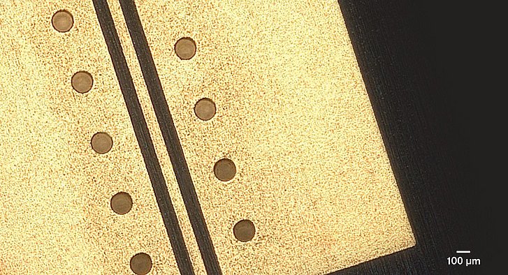 Detail of grounded co-planar waveguide
